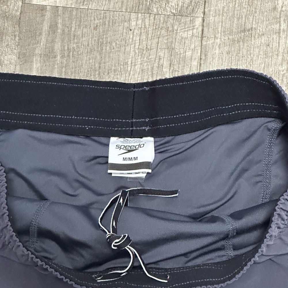 Men's Speedo Medium 32 - 34 Swim Shorts Trunks Board Hybrid Gray Black NWOT - Picture 7 of 9